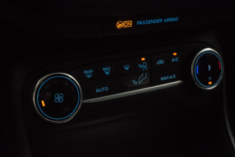 Ford Fiesta 1.0 EcoBoost 125PK Hybrid Titanium NL-auto [ Carplay LED Draadloze Telefoonlader Parkeersensoren Climate Control ]