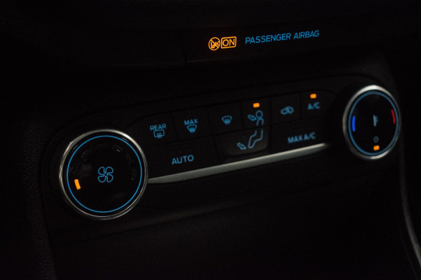 Ford Fiesta 1.0 EcoBoost 125PK Hybrid Titanium NL-auto [ Carplay LED Draadloze Telefoonlader Parkeersensoren Climate Control ]