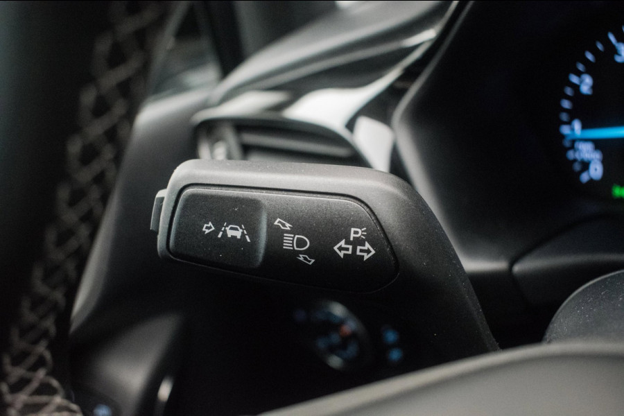 Ford Fiesta 1.0 EcoBoost 125PK Hybrid Titanium NL-auto [ Carplay LED Draadloze Telefoonlader Parkeersensoren Climate Control ]