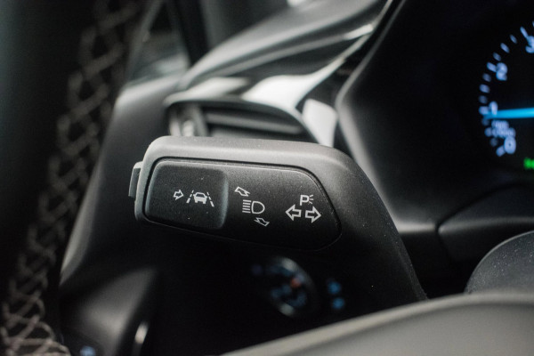 Ford Fiesta 1.0 EcoBoost 125PK Hybrid Titanium NL-auto [ Carplay LED Draadloze Telefoonlader Parkeersensoren Climate Control ]
