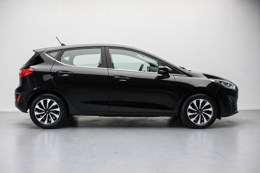 Ford Fiesta 1.0 EcoBoost 125PK Hybrid Titanium NL-auto [ Carplay LED Draadloze Telefoonlader Parkeersensoren Climate Control ]