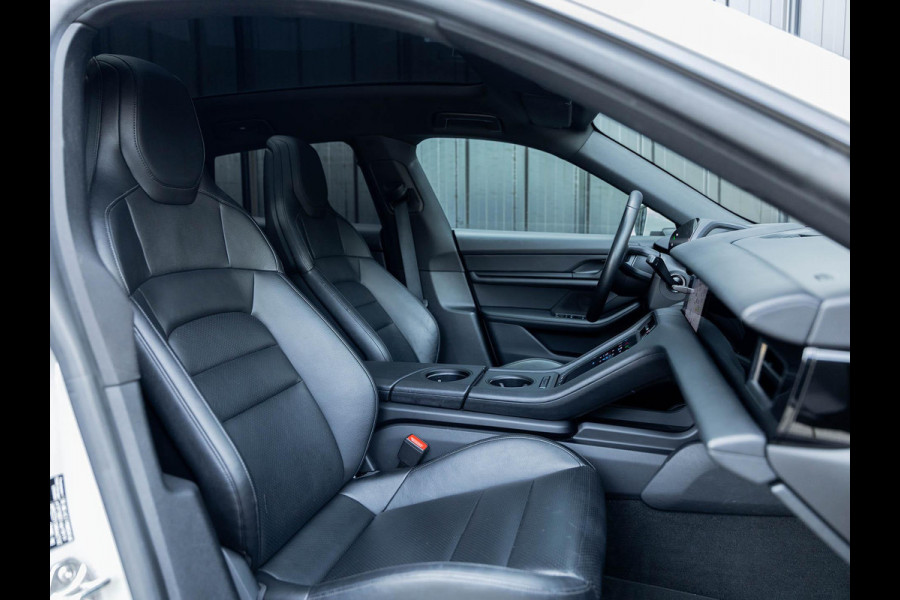 Porsche Taycan Cross Turismo 4 93 kWh | Bose sound | Adaptive Cruise Control | Camera | Panoramadak | Color Krijt 3H