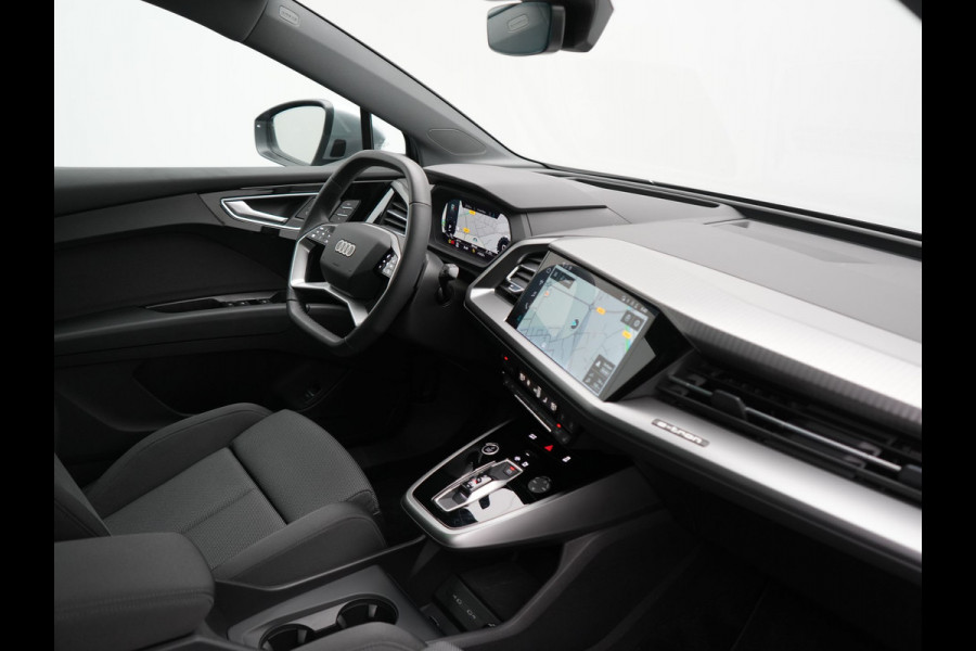 Audi Q4 e-tron 40 S Line 77 kWh 204pk Dealer O.H. | Panodak | Adaptive Cruise | Head Up | Camera | Matrix LED | Camera | Warmtepomp | Sportstoelen Memory & Verwarmd | Stuur Verwarmd | Apple Carplay | Navigatie | DAB |
