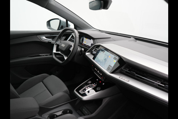 Audi Q4 e-tron 40 S Line 77 kWh 204pk Dealer O.H. | Panodak | Adaptive Cruise | Head Up | Camera | Matrix LED | Camera | Warmtepomp | Sportstoelen Memory & Verwarmd | Stuur Verwarmd | Apple Carplay | Navigatie | DAB |