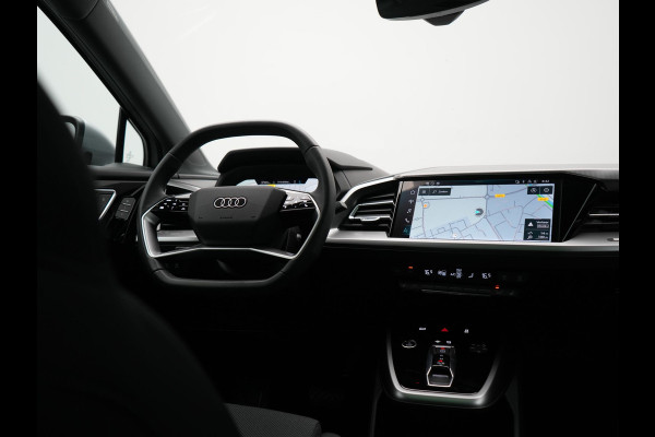 Audi Q4 e-tron 40 S Line 77 kWh 204pk Dealer O.H. | Panodak | Adaptive Cruise | Head Up | Camera | Matrix LED | Camera | Warmtepomp | Sportstoelen Memory & Verwarmd | Stuur Verwarmd | Apple Carplay | Navigatie | DAB |
