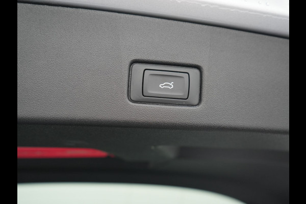 Audi Q4 e-tron 40 S Line 77 kWh 204pk Dealer O.H. | Panodak | Adaptive Cruise | Head Up | Camera | Matrix LED | Camera | Warmtepomp | Sportstoelen Memory & Verwarmd | Stuur Verwarmd | Apple Carplay | Navigatie | DAB |