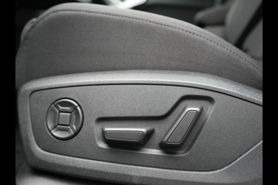 Audi Q4 e-tron 40 S Line 77 kWh 204pk Dealer O.H. | Panodak | Adaptive Cruise | Head Up | Camera | Matrix LED | Camera | Warmtepomp | Sportstoelen Memory & Verwarmd | Stuur Verwarmd | Apple Carplay | Navigatie | DAB |