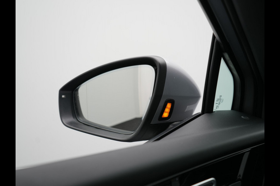 Audi Q4 e-tron 40 S Line 77 kWh 204pk Dealer O.H. | Panodak | Adaptive Cruise | Head Up | Camera | Matrix LED | Camera | Warmtepomp | Sportstoelen Memory & Verwarmd | Stuur Verwarmd | Apple Carplay | Navigatie | DAB |