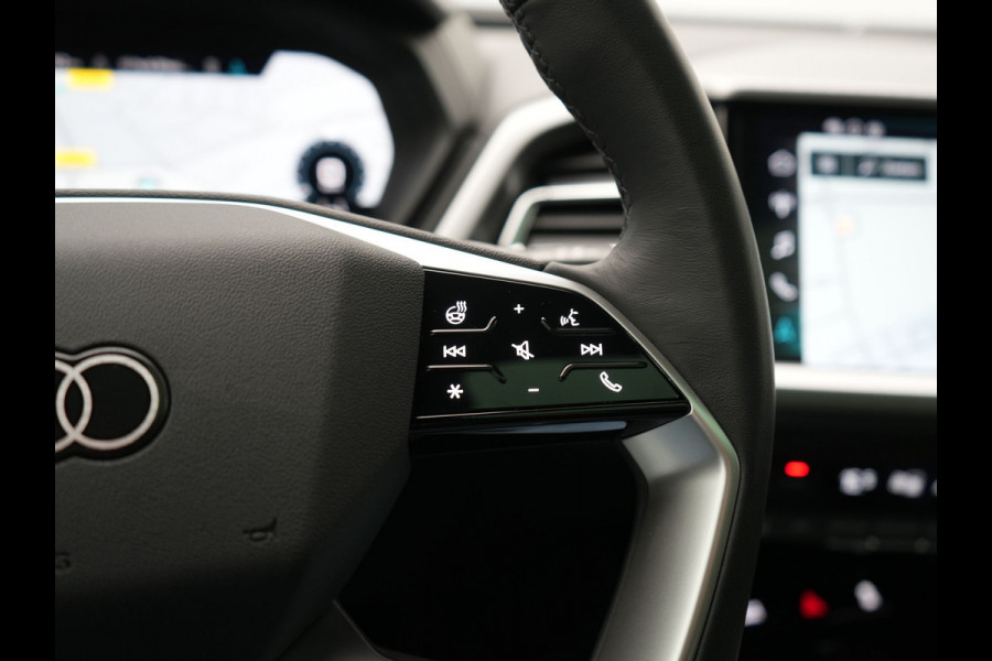 Audi Q4 e-tron 40 S Line 77 kWh 204pk Dealer O.H. | Panodak | Adaptive Cruise | Head Up | Camera | Matrix LED | Camera | Warmtepomp | Sportstoelen Memory & Verwarmd | Stuur Verwarmd | Apple Carplay | Navigatie | DAB |