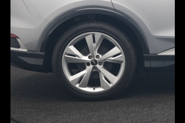 Audi Q4 e-tron 40 S Line 77 kWh 204pk Dealer O.H. | Panodak | Adaptive Cruise | Head Up | Camera | Matrix LED | Camera | Warmtepomp | Sportstoelen Memory & Verwarmd | Stuur Verwarmd | Apple Carplay | Navigatie | DAB |