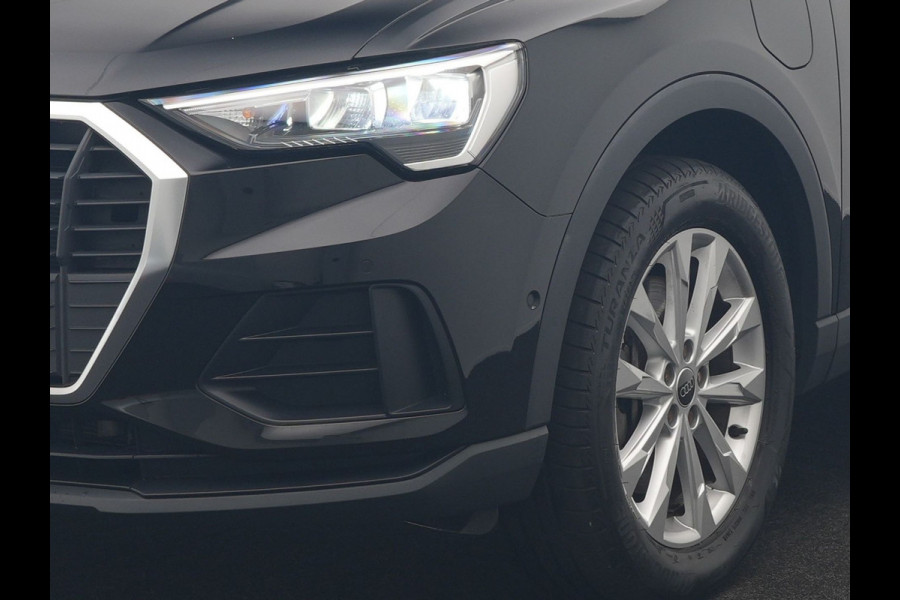 Audi Q3 45 TFSI e Business Edition PHEV 245pk Dealer O.H. | Panodak | Adaptive Cruise | Camera | Alcantara Sportstoelen Verwarmd | Sfeerverlichting | BLIS | Keyless | Apple Carplay | Navigatie | DAB | Plug In Hybrid |