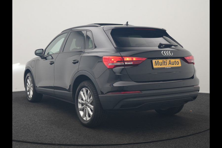 Audi Q3 45 TFSI e Business Edition PHEV 245pk Dealer O.H. | Panodak | Adaptive Cruise | Camera | Alcantara Sportstoelen Verwarmd | Sfeerverlichting | BLIS | Keyless | Apple Carplay | Navigatie | DAB | Plug In Hybrid |