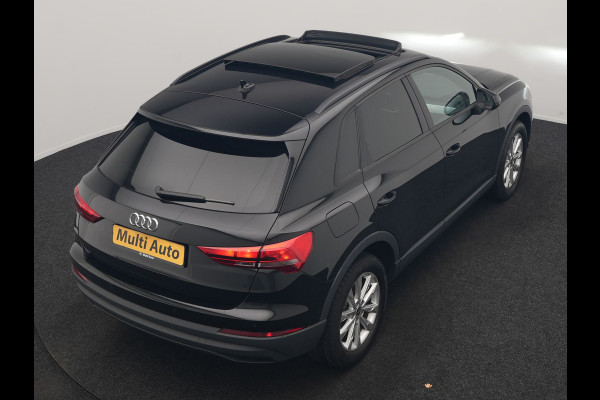 Audi Q3 45 TFSI e Business Edition PHEV 245pk Dealer O.H. | Panodak | Adaptive Cruise | Camera | Alcantara Sportstoelen Verwarmd | Sfeerverlichting | BLIS | Keyless | Apple Carplay | Navigatie | DAB | Plug In Hybrid |