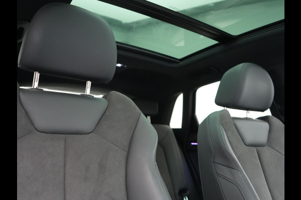 Audi Q3 45 TFSI e Business Edition PHEV 245pk Dealer O.H. | Panodak | Adaptive Cruise | Camera | Alcantara Sportstoelen Verwarmd | Sfeerverlichting | BLIS | Keyless | Apple Carplay | Navigatie | DAB | Plug In Hybrid |