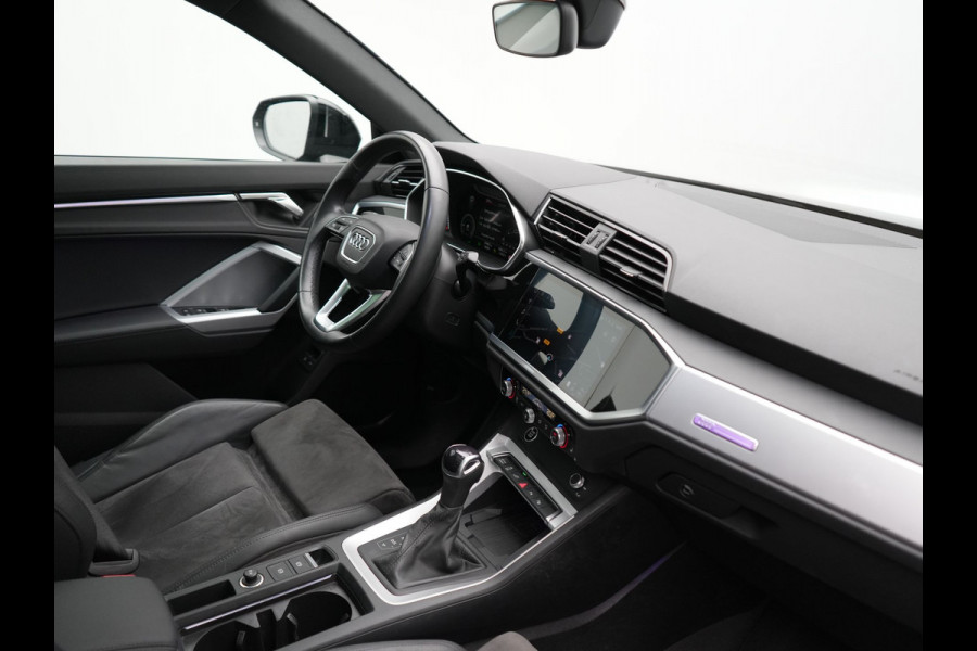 Audi Q3 45 TFSI e Business Edition PHEV 245pk Dealer O.H. | Panodak | Adaptive Cruise | Camera | Alcantara Sportstoelen Verwarmd | Sfeerverlichting | BLIS | Keyless | Apple Carplay | Navigatie | DAB | Plug In Hybrid |