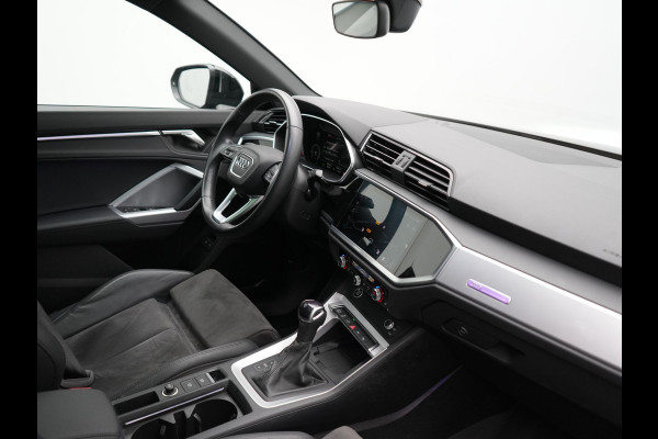 Audi Q3 45 TFSI e Business Edition PHEV 245pk Dealer O.H. | Panodak | Adaptive Cruise | Camera | Alcantara Sportstoelen Verwarmd | Sfeerverlichting | BLIS | Keyless | Apple Carplay | Navigatie | DAB | Plug In Hybrid |