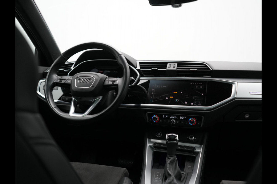 Audi Q3 45 TFSI e Business Edition PHEV 245pk Dealer O.H. | Panodak | Adaptive Cruise | Camera | Alcantara Sportstoelen Verwarmd | Sfeerverlichting | BLIS | Keyless | Apple Carplay | Navigatie | DAB | Plug In Hybrid |