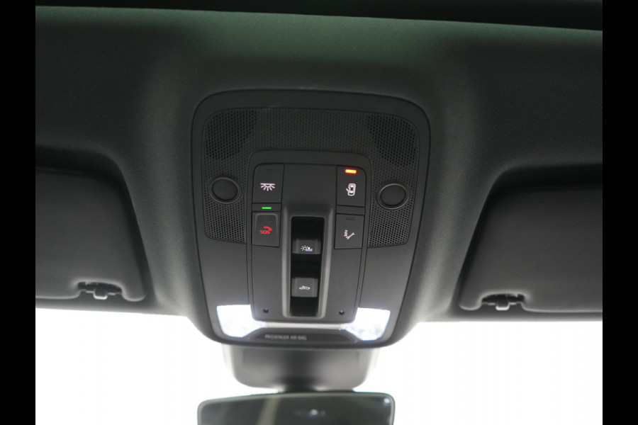 Audi Q3 45 TFSI e Business Edition PHEV 245pk Dealer O.H. | Panodak | Adaptive Cruise | Camera | Alcantara Sportstoelen Verwarmd | Sfeerverlichting | BLIS | Keyless | Apple Carplay | Navigatie | DAB | Plug In Hybrid |