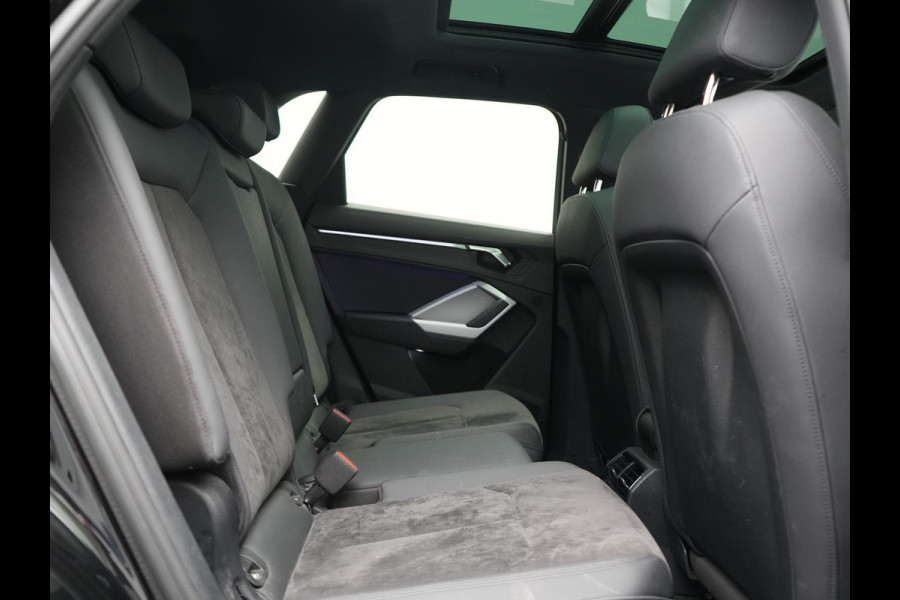 Audi Q3 45 TFSI e Business Edition PHEV 245pk Dealer O.H. | Panodak | Adaptive Cruise | Camera | Alcantara Sportstoelen Verwarmd | Sfeerverlichting | BLIS | Keyless | Apple Carplay | Navigatie | DAB | Plug In Hybrid |
