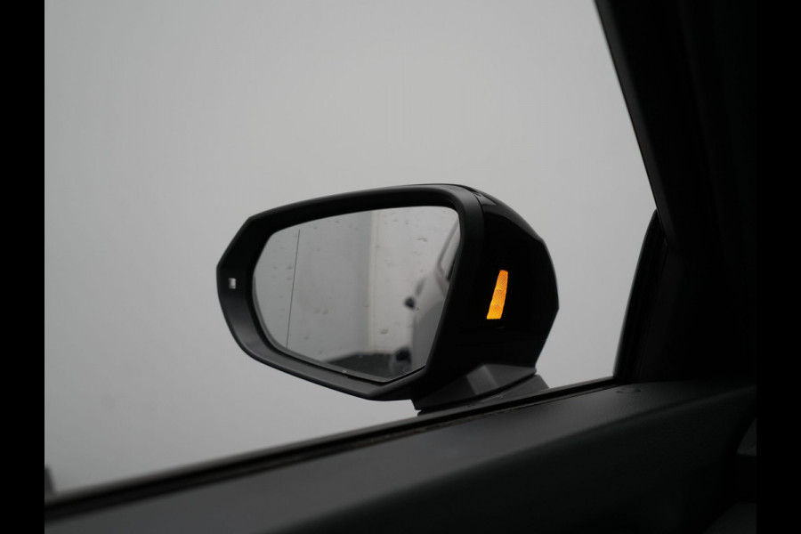 Audi Q3 45 TFSI e Business Edition PHEV 245pk Dealer O.H. | Panodak | Adaptive Cruise | Camera | Alcantara Sportstoelen Verwarmd | Sfeerverlichting | BLIS | Keyless | Apple Carplay | Navigatie | DAB | Plug In Hybrid |