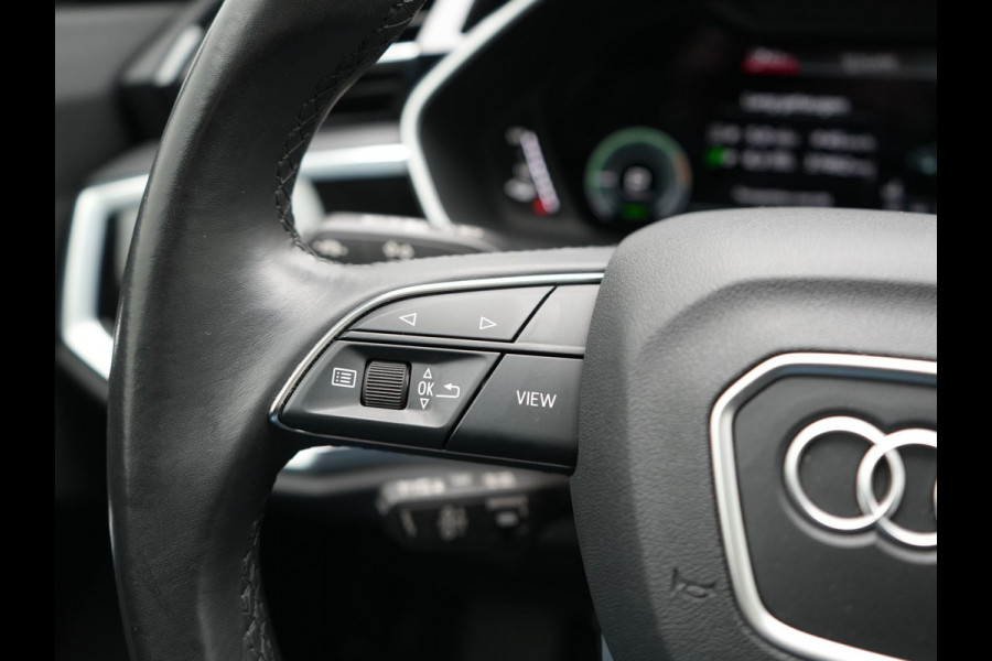 Audi Q3 45 TFSI e Business Edition PHEV 245pk Dealer O.H. | Panodak | Adaptive Cruise | Camera | Alcantara Sportstoelen Verwarmd | Sfeerverlichting | BLIS | Keyless | Apple Carplay | Navigatie | DAB | Plug In Hybrid |