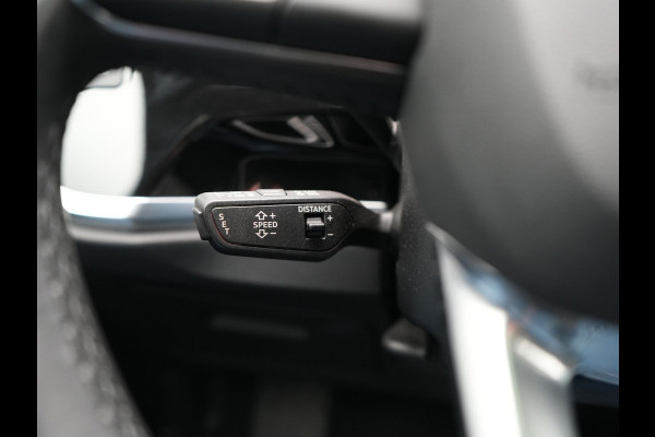 Audi Q3 45 TFSI e Business Edition PHEV 245pk Dealer O.H. | Panodak | Adaptive Cruise | Camera | Alcantara Sportstoelen Verwarmd | Sfeerverlichting | BLIS | Keyless | Apple Carplay | Navigatie | DAB | Plug In Hybrid |