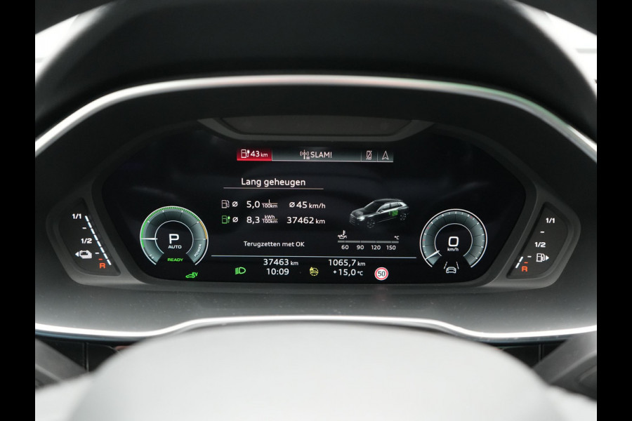 Audi Q3 45 TFSI e Business Edition PHEV 245pk Dealer O.H. | Panodak | Adaptive Cruise | Camera | Alcantara Sportstoelen Verwarmd | Sfeerverlichting | BLIS | Keyless | Apple Carplay | Navigatie | DAB | Plug In Hybrid |