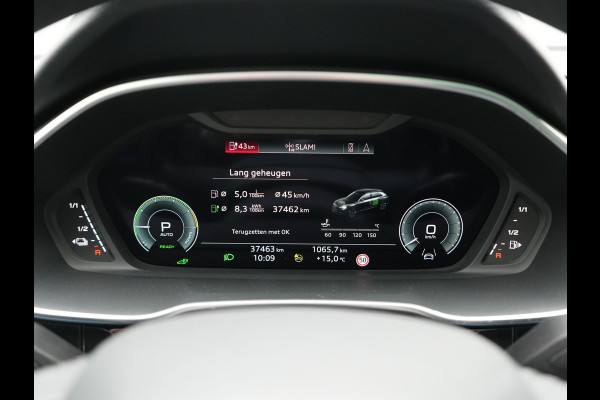 Audi Q3 45 TFSI e Business Edition PHEV 245pk Dealer O.H. | Panodak | Adaptive Cruise | Camera | Alcantara Sportstoelen Verwarmd | Sfeerverlichting | BLIS | Keyless | Apple Carplay | Navigatie | DAB | Plug In Hybrid |