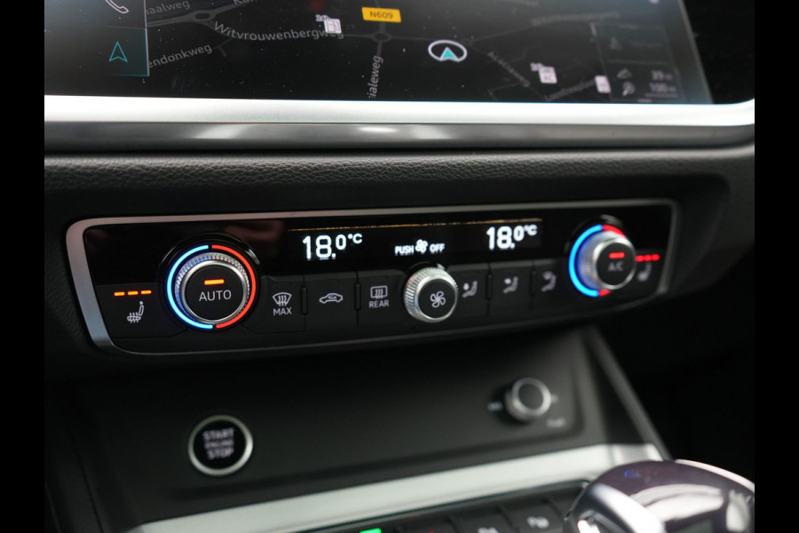 Audi Q3 45 TFSI e Business Edition PHEV 245pk Dealer O.H. | Panodak | Adaptive Cruise | Camera | Alcantara Sportstoelen Verwarmd | Sfeerverlichting | BLIS | Keyless | Apple Carplay | Navigatie | DAB | Plug In Hybrid |
