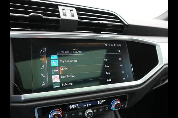 Audi Q3 45 TFSI e Business Edition PHEV 245pk Dealer O.H. | Panodak | Adaptive Cruise | Camera | Alcantara Sportstoelen Verwarmd | Sfeerverlichting | BLIS | Keyless | Apple Carplay | Navigatie | DAB | Plug In Hybrid |