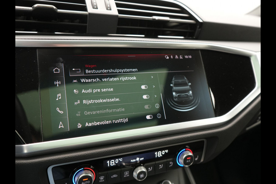 Audi Q3 45 TFSI e Business Edition PHEV 245pk Dealer O.H. | Panodak | Adaptive Cruise | Camera | Alcantara Sportstoelen Verwarmd | Sfeerverlichting | BLIS | Keyless | Apple Carplay | Navigatie | DAB | Plug In Hybrid |