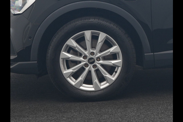 Audi Q3 45 TFSI e Business Edition PHEV 245pk Dealer O.H. | Panodak | Adaptive Cruise | Camera | Alcantara Sportstoelen Verwarmd | Sfeerverlichting | BLIS | Keyless | Apple Carplay | Navigatie | DAB | Plug In Hybrid |
