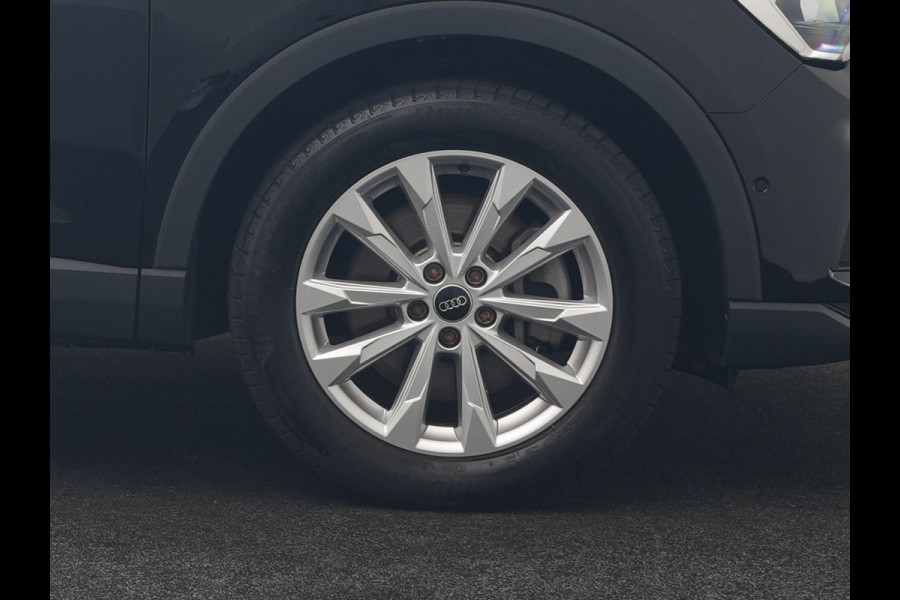 Audi Q3 45 TFSI e Business Edition PHEV 245pk Dealer O.H. | Panodak | Adaptive Cruise | Camera | Alcantara Sportstoelen Verwarmd | Sfeerverlichting | BLIS | Keyless | Apple Carplay | Navigatie | DAB | Plug In Hybrid |