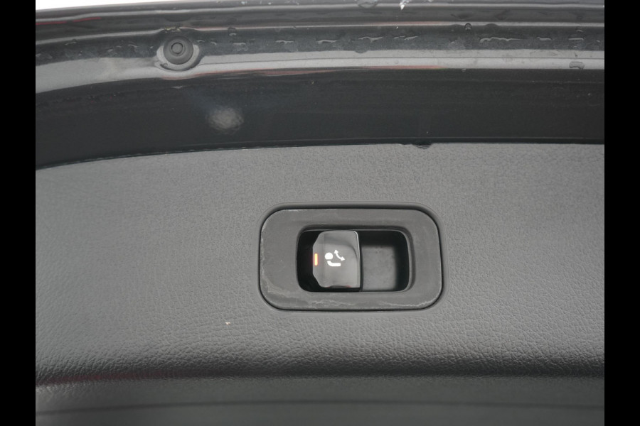 Mercedes-Benz GLC 300e 4MATIC Luxury Line PHEV 313pk Dealer O.H. | Trekhaak Af Fabriek | Adaptive Cruise | 360 Camera | Head Up | Sportstoelen Memory & Verwarmd | BLIS | Apple Carplay | Sfeerverlichting | Navigatie | DAB | Plug In Hybrid |
