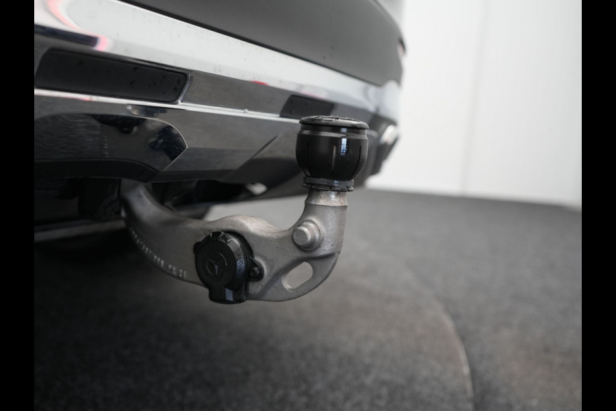 Mercedes-Benz GLC 300e 4MATIC Luxury Line PHEV 313pk Dealer O.H. | Trekhaak Af Fabriek | Adaptive Cruise | 360 Camera | Head Up | Sportstoelen Memory & Verwarmd | BLIS | Apple Carplay | Sfeerverlichting | Navigatie | DAB | Plug In Hybrid |