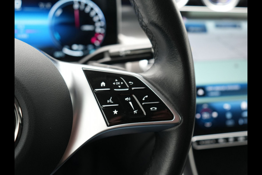 Mercedes-Benz GLC 300e 4MATIC Luxury Line PHEV 313pk Dealer O.H. | Trekhaak Af Fabriek | Adaptive Cruise | 360 Camera | Head Up | Sportstoelen Memory & Verwarmd | BLIS | Apple Carplay | Sfeerverlichting | Navigatie | DAB | Plug In Hybrid |