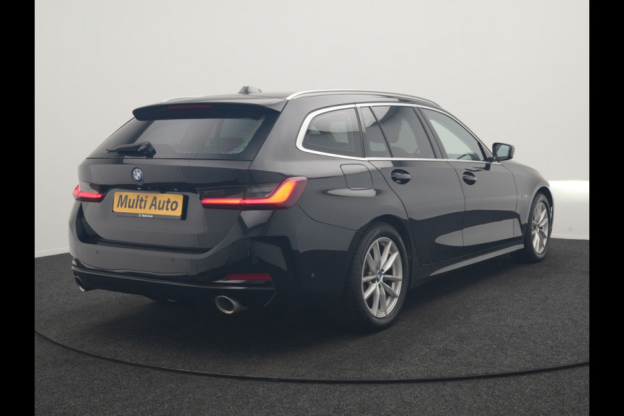 BMW 3 Serie Touring 320e Luxury Line Facelift PHEV Dealer O.H. | Trekhaak Af Fabriek | Panodak | Head Up | Adaptive Cruise | 360 Camera | Lederen Sportstoelen Verwarmd | Sfeerverlichting | Apple Carplay | Keyless | Widescreen Navi | DAB | Plug In Hybrid