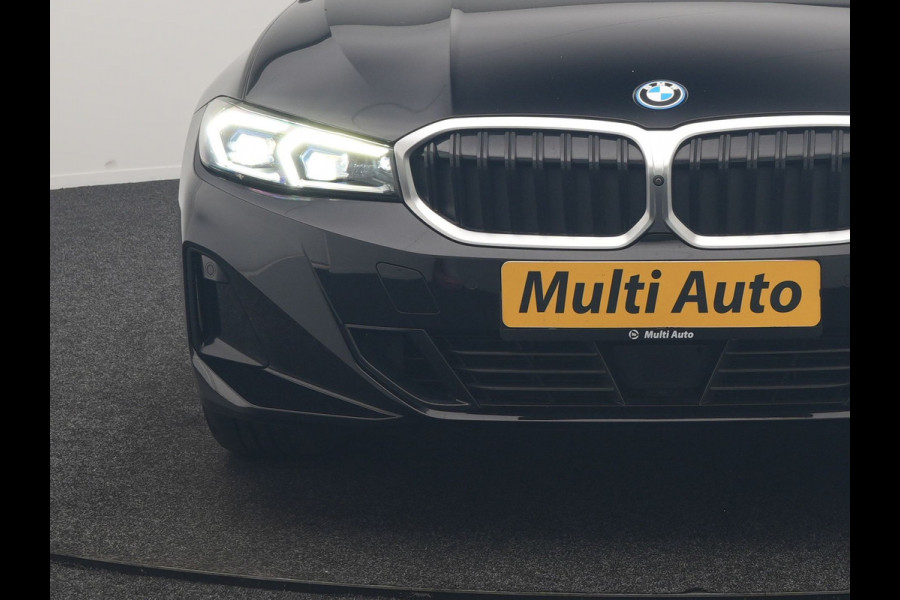 BMW 3 Serie Touring 320e Luxury Line Facelift PHEV Dealer O.H. | Trekhaak Af Fabriek | Panodak | Head Up | Adaptive Cruise | 360 Camera | Lederen Sportstoelen Verwarmd | Sfeerverlichting | Apple Carplay | Keyless | Widescreen Navi | DAB | Plug In Hybrid
