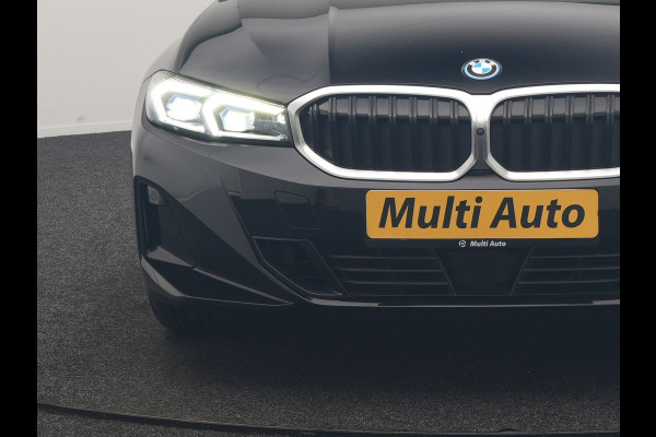 BMW 3 Serie Touring 320e Luxury Line Facelift PHEV Dealer O.H. | Trekhaak Af Fabriek | Panodak | Head Up | Adaptive Cruise | 360 Camera | Lederen Sportstoelen Verwarmd | Sfeerverlichting | Apple Carplay | Keyless | Widescreen Navi | DAB | Plug In Hybrid