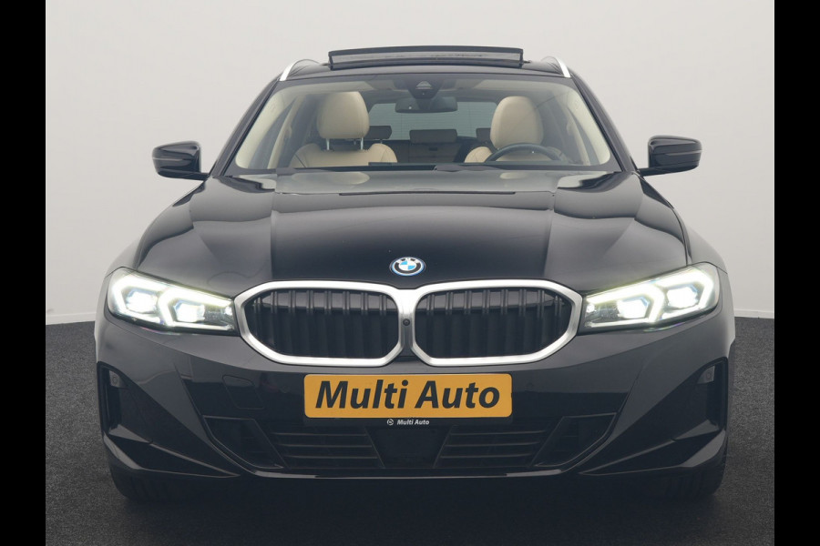 BMW 3 Serie Touring 320e Luxury Line Facelift PHEV Dealer O.H. | Trekhaak Af Fabriek | Panodak | Head Up | Adaptive Cruise | 360 Camera | Lederen Sportstoelen Verwarmd | Sfeerverlichting | Apple Carplay | Keyless | Widescreen Navi | DAB | Plug In Hybrid