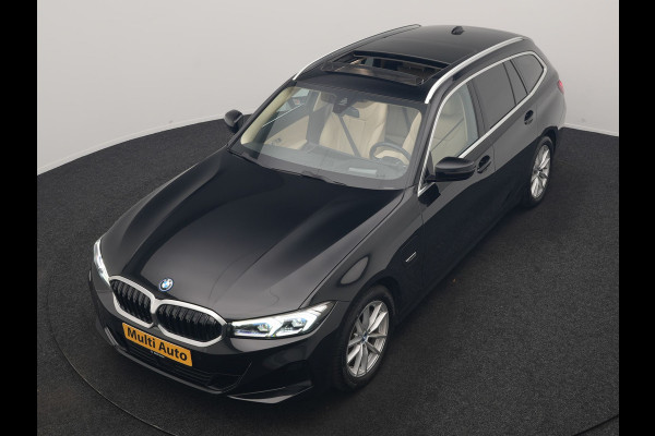 BMW 3 Serie Touring 320e Luxury Line Facelift PHEV Dealer O.H. | Trekhaak Af Fabriek | Panodak | Head Up | Adaptive Cruise | 360 Camera | Lederen Sportstoelen Verwarmd | Sfeerverlichting | Apple Carplay | Keyless | Widescreen Navi | DAB | Plug In Hybrid