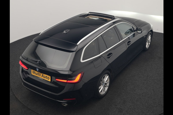 BMW 3 Serie Touring 320e Luxury Line Facelift PHEV Dealer O.H. | Trekhaak Af Fabriek | Panodak | Head Up | Adaptive Cruise | 360 Camera | Lederen Sportstoelen Verwarmd | Sfeerverlichting | Apple Carplay | Keyless | Widescreen Navi | DAB | Plug In Hybrid