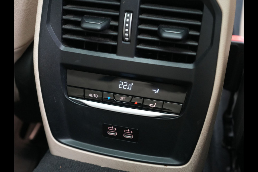 BMW 3 Serie Touring 320e Luxury Line Facelift PHEV Dealer O.H. | Trekhaak Af Fabriek | Panodak | Head Up | Adaptive Cruise | 360 Camera | Lederen Sportstoelen Verwarmd | Sfeerverlichting | Apple Carplay | Keyless | Widescreen Navi | DAB | Plug In Hybrid