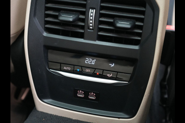 BMW 3 Serie Touring 320e Luxury Line Facelift PHEV Dealer O.H. | Trekhaak Af Fabriek | Panodak | Head Up | Adaptive Cruise | 360 Camera | Lederen Sportstoelen Verwarmd | Sfeerverlichting | Apple Carplay | Keyless | Widescreen Navi | DAB | Plug In Hybrid