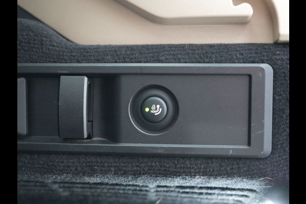 BMW 3 Serie Touring 320e Luxury Line Facelift PHEV Dealer O.H. | Trekhaak Af Fabriek | Panodak | Head Up | Adaptive Cruise | 360 Camera | Lederen Sportstoelen Verwarmd | Sfeerverlichting | Apple Carplay | Keyless | Widescreen Navi | DAB | Plug In Hybrid