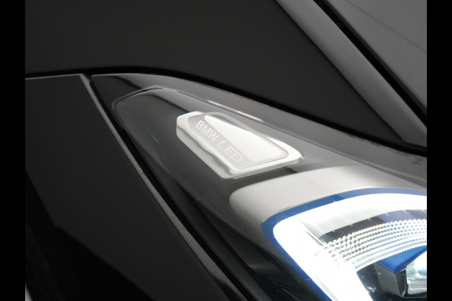 BMW 3 Serie Touring 320e Luxury Line Facelift PHEV Dealer O.H. | Trekhaak Af Fabriek | Panodak | Head Up | Adaptive Cruise | 360 Camera | Lederen Sportstoelen Verwarmd | Sfeerverlichting | Apple Carplay | Keyless | Widescreen Navi | DAB | Plug In Hybrid