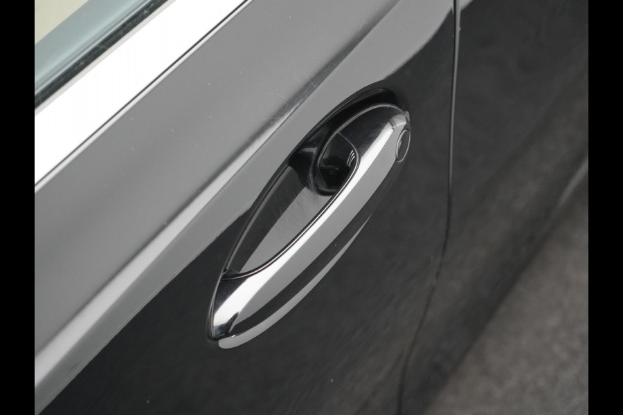BMW 3 Serie Touring 320e Luxury Line Facelift PHEV Dealer O.H. | Trekhaak Af Fabriek | Panodak | Head Up | Adaptive Cruise | 360 Camera | Lederen Sportstoelen Verwarmd | Sfeerverlichting | Apple Carplay | Keyless | Widescreen Navi | DAB | Plug In Hybrid