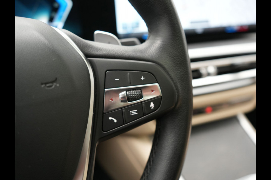 BMW 3 Serie Touring 320e Luxury Line Facelift PHEV Dealer O.H. | Trekhaak Af Fabriek | Panodak | Head Up | Adaptive Cruise | 360 Camera | Lederen Sportstoelen Verwarmd | Sfeerverlichting | Apple Carplay | Keyless | Widescreen Navi | DAB | Plug In Hybrid