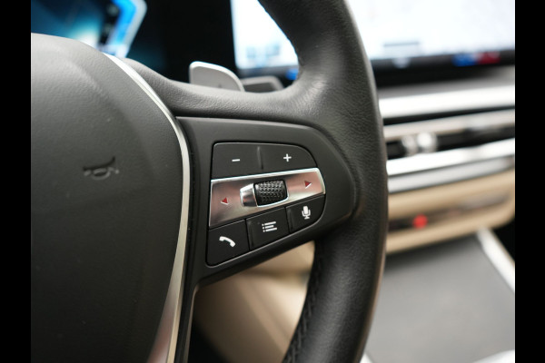 BMW 3 Serie Touring 320e Luxury Line Facelift PHEV Dealer O.H. | Trekhaak Af Fabriek | Panodak | Head Up | Adaptive Cruise | 360 Camera | Lederen Sportstoelen Verwarmd | Sfeerverlichting | Apple Carplay | Keyless | Widescreen Navi | DAB | Plug In Hybrid
