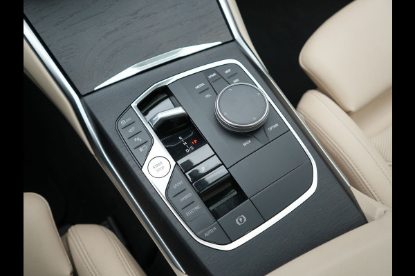 BMW 3 Serie Touring 320e Luxury Line Facelift PHEV Dealer O.H. | Trekhaak Af Fabriek | Panodak | Head Up | Adaptive Cruise | 360 Camera | Lederen Sportstoelen Verwarmd | Sfeerverlichting | Apple Carplay | Keyless | Widescreen Navi | DAB | Plug In Hybrid